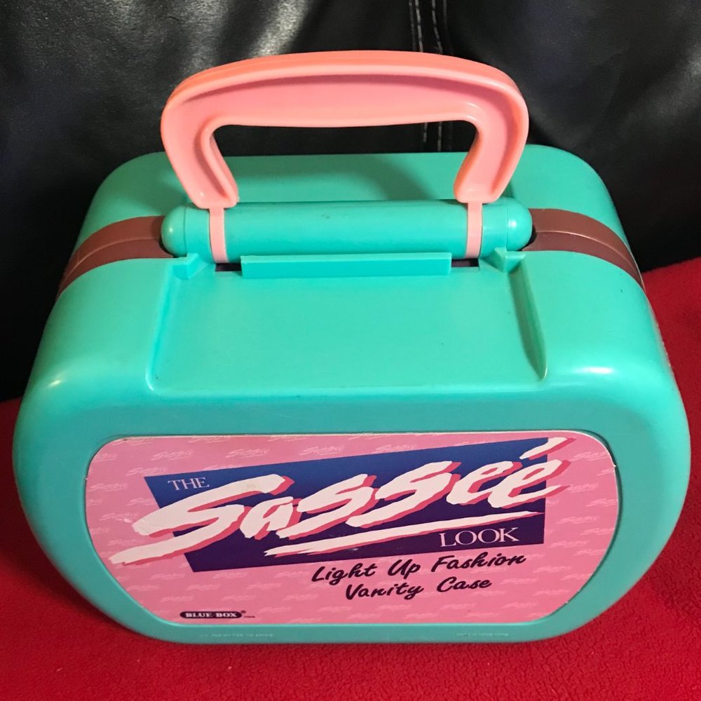 Blue Box Toys The Sassee Look Vanity with Light Mirror Caboodle